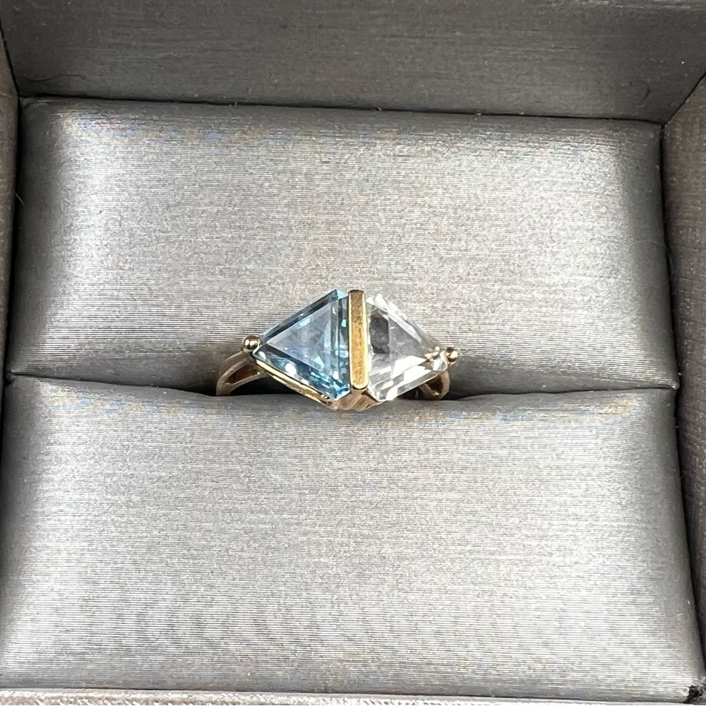 Final price! Blue and white topaz set in yellow gold Ring